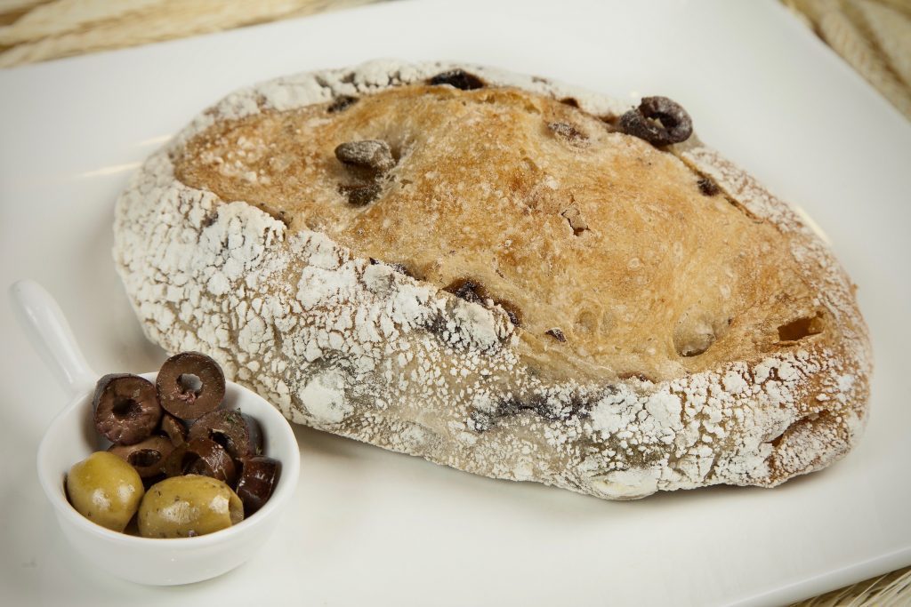 Pão italiano com azeitona