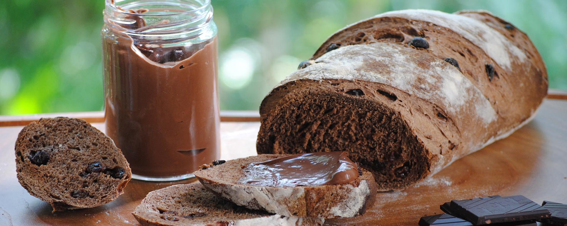 Pão de chocolate com passas ao rum