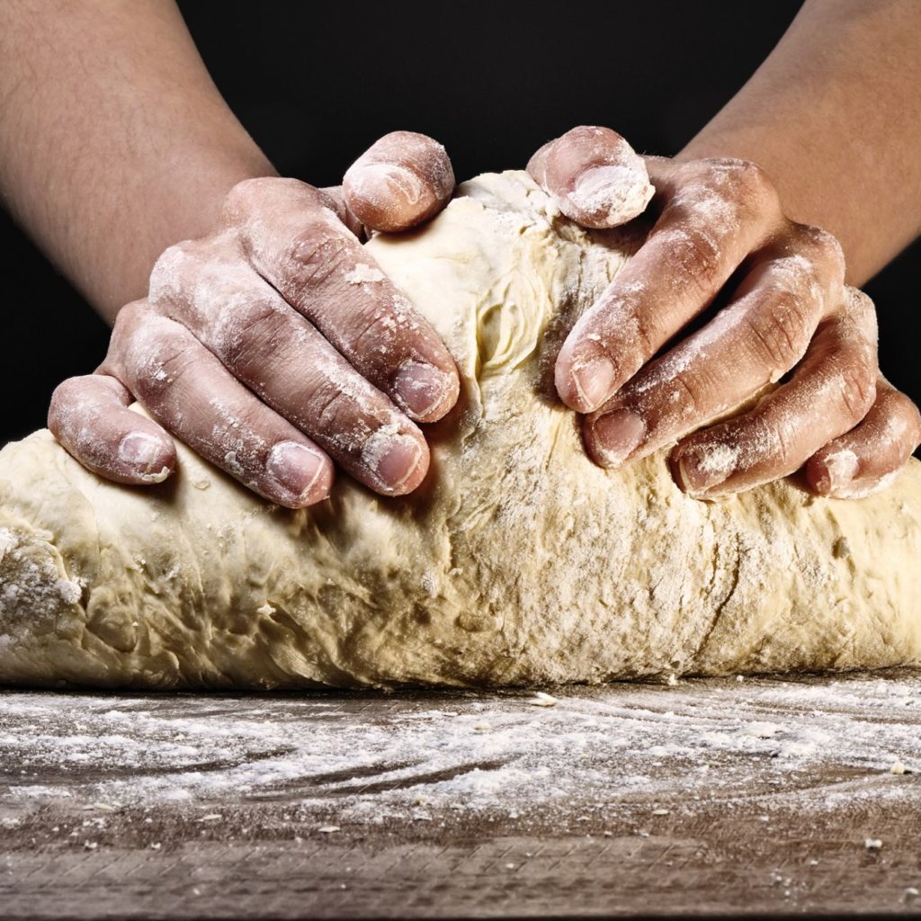 Amassando Pão